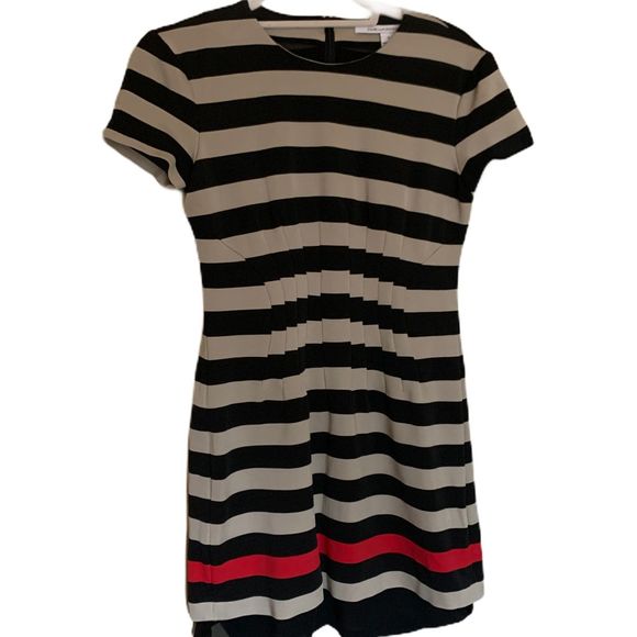 Diane von Furstenberg Dresses & Skirts - Diane Von Furstenberg striped dress sz 6